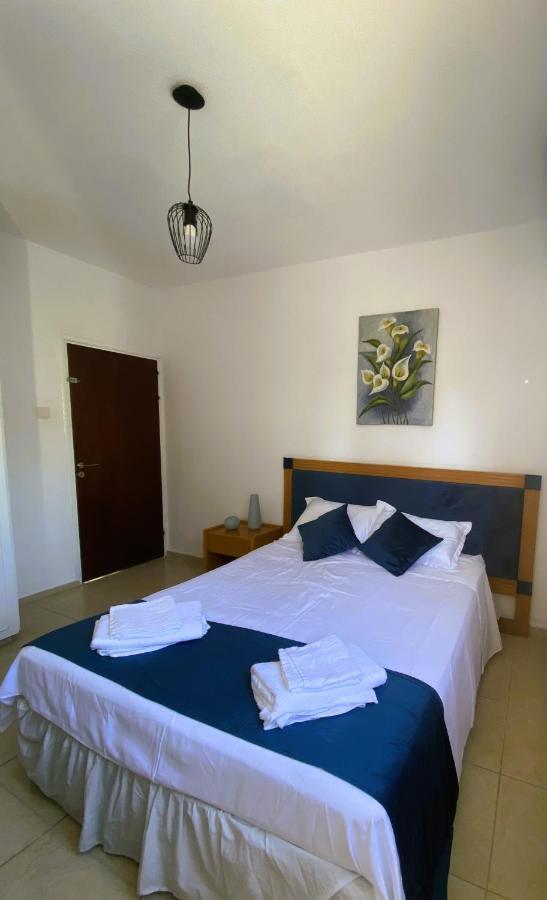 Penny'S Kato Paphos Apartment ภายนอก รูปภาพ